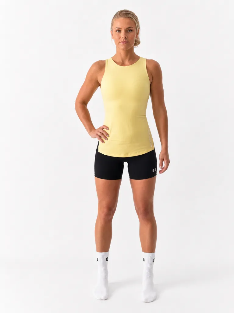 LINDA_BUTTERYELLOW_FRONT_ARMINSIDE.webp