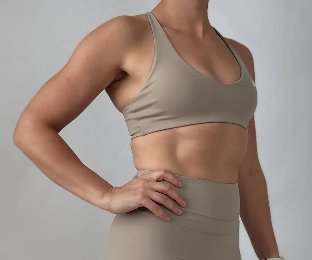 HELEN_BEIGE_SHORT+BRA_SIDE ZOOMED.webp